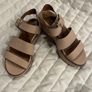 Naturalizer Women's Beige Platform Sandals - sz 8
